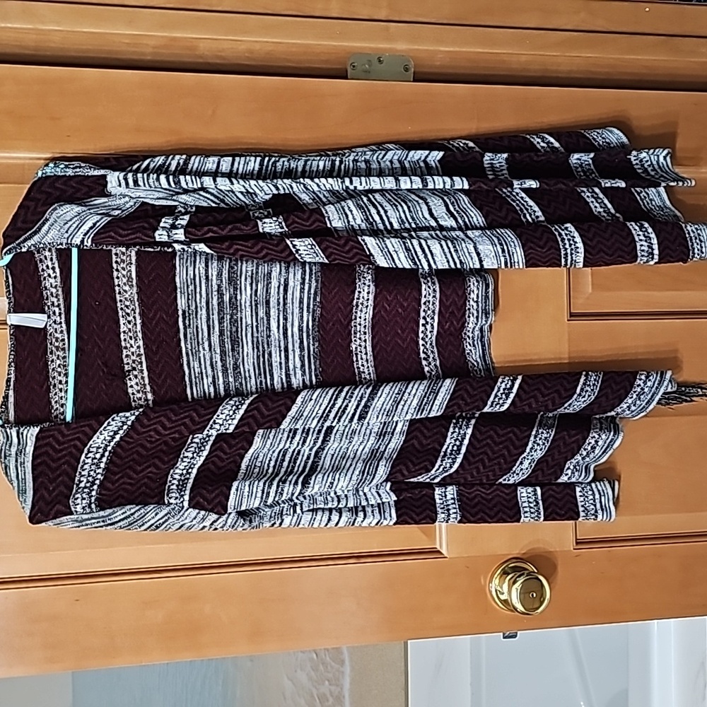 🆕️ Gray & Burgandy Stripped LS Cardigan With Fringe Size L By Vanity